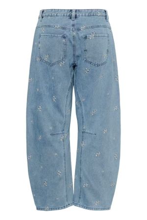 Light blue wash