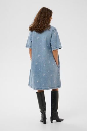 Light blue wash